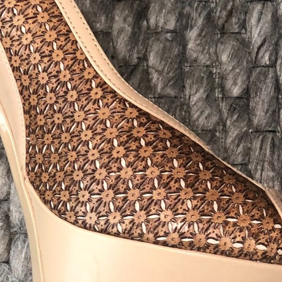 Dione Heels - Picture 2 of 5